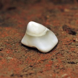 Κρύσταλλος οπάλιος λευκός βότσαλο μικρό