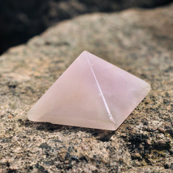 Πυραμίδα κρύσταλλος ροζ χαλαζίας μεσαία