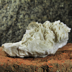 Κρύσταλλος τοπάζι διάφανο στο φυσικό του πέτρωμα 1