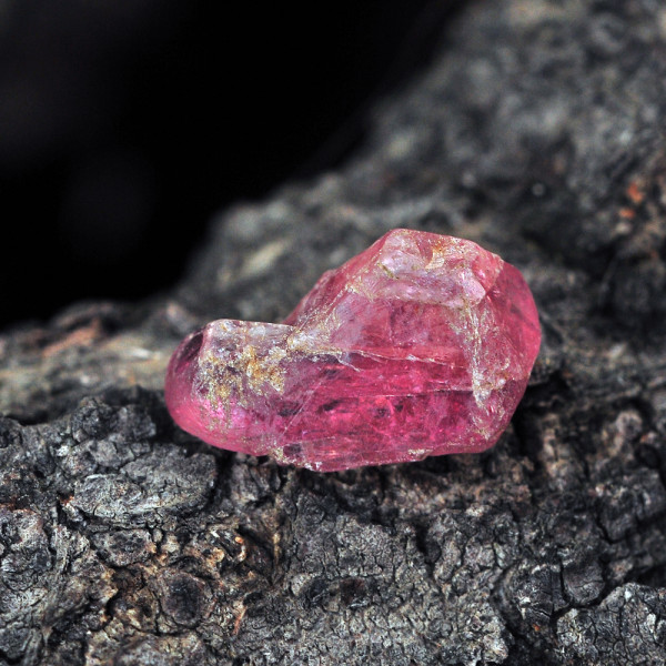 Κρύσταλλος τανζανίτης ακατέργαστος κόκκινος μικρός