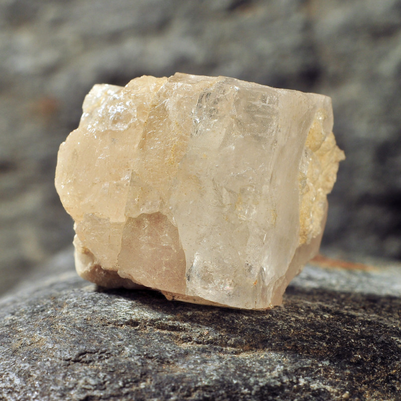 Κρύσταλλος τοπάζι διάφανο στο φυσικό του πέτρωμα 4