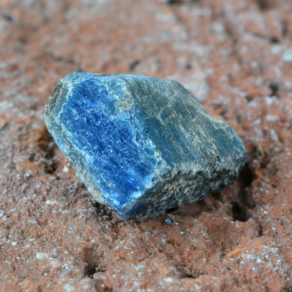 Kρύσταλλος ζαφείρι μπλε ακατέργαστος μικρός