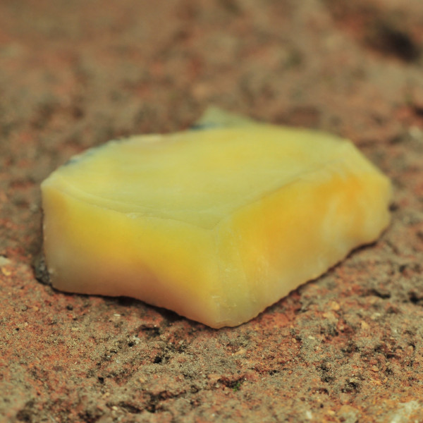 Κρύσταλλος οπάλιος κίτρινος ακατέργαστος μικρός