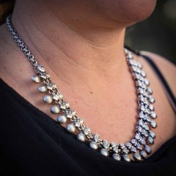 Κρεμαστό λαιμού άσπρο μέταλλο 
